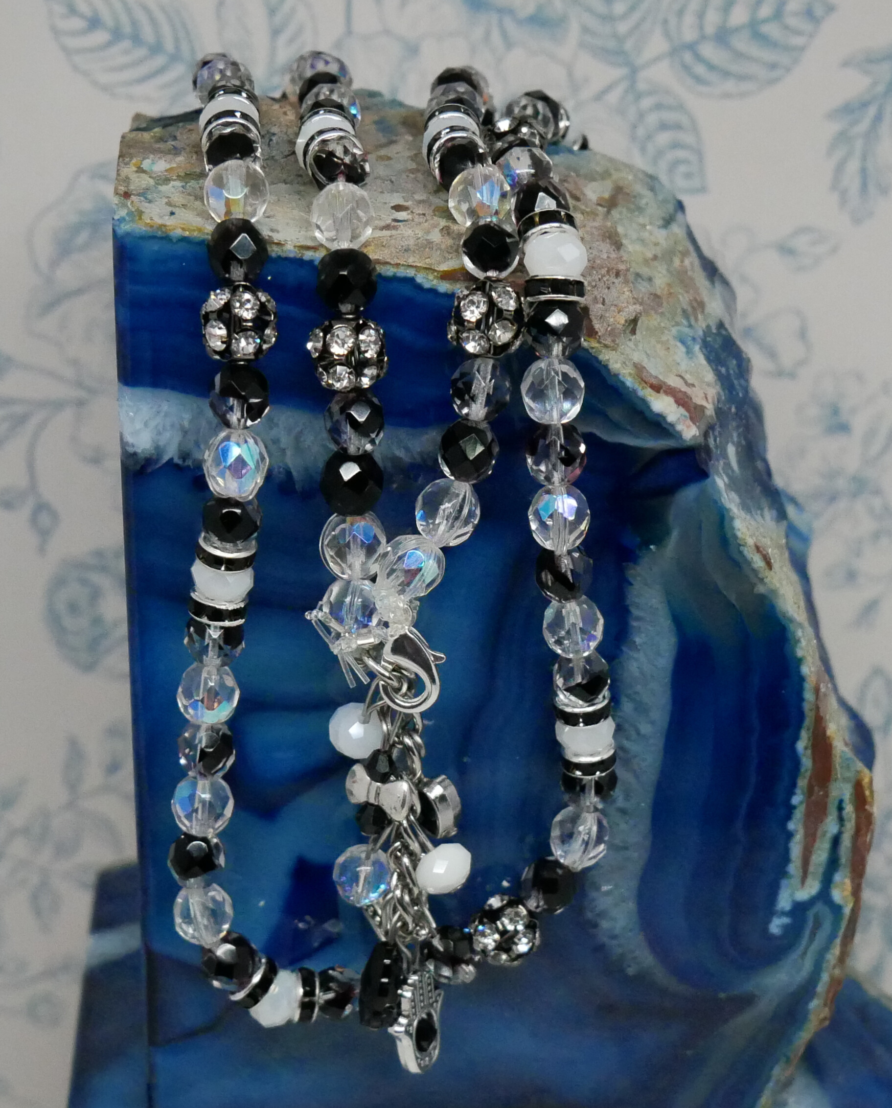 622 LCBW The Black and White Crystal Ball Collection (33.5 In)